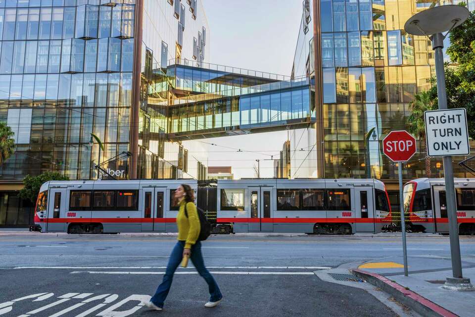 scopri il campus openai di san francisco, un centro all'avanguardia per la ricerca sull'intelligenza artificiale. unisciti a noi per esplorare innovazioni tecnologiche, partecipare a eventi stimolanti e collaborare con esperti del settore in un ambiente creativo e dinamico.